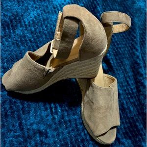 Size 6 1/2 wedge sandal